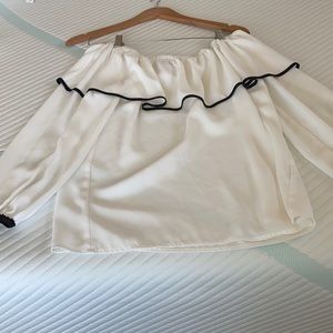 Vince Camuto off sleeve blouse